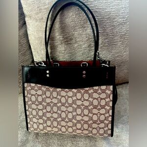 NWOT Coach Rogue 25  In Signature Textile Jacquard & leather Suede